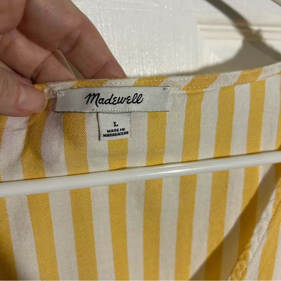Madewell Agency Tie-Front Button Top in Pompano Stripe. Size Large Yellow White - Picture 4 of 9